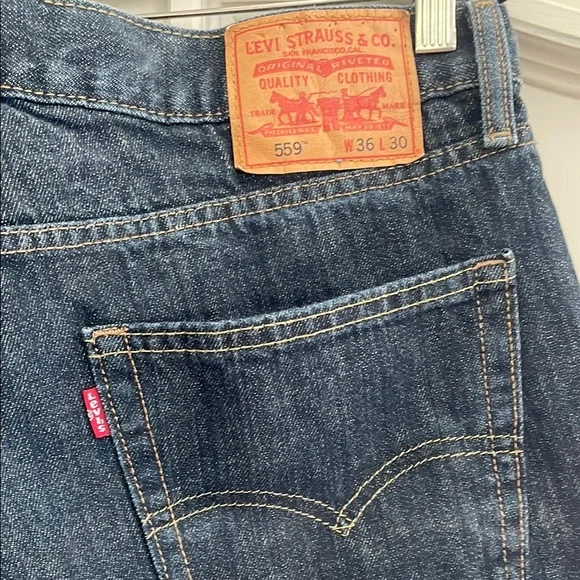 Levi's Blue Relaxed Fit Jeans Classic Comfort - Picture 2 of 3